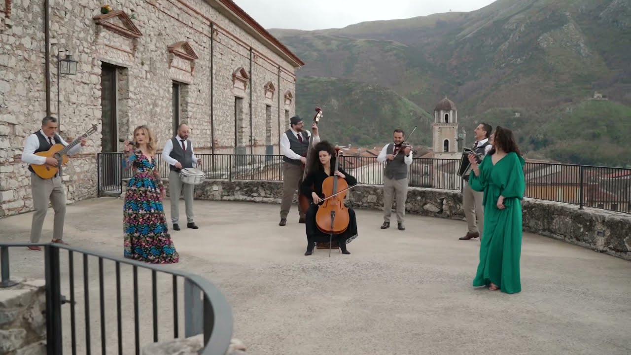 MAMBO ITALIANO 