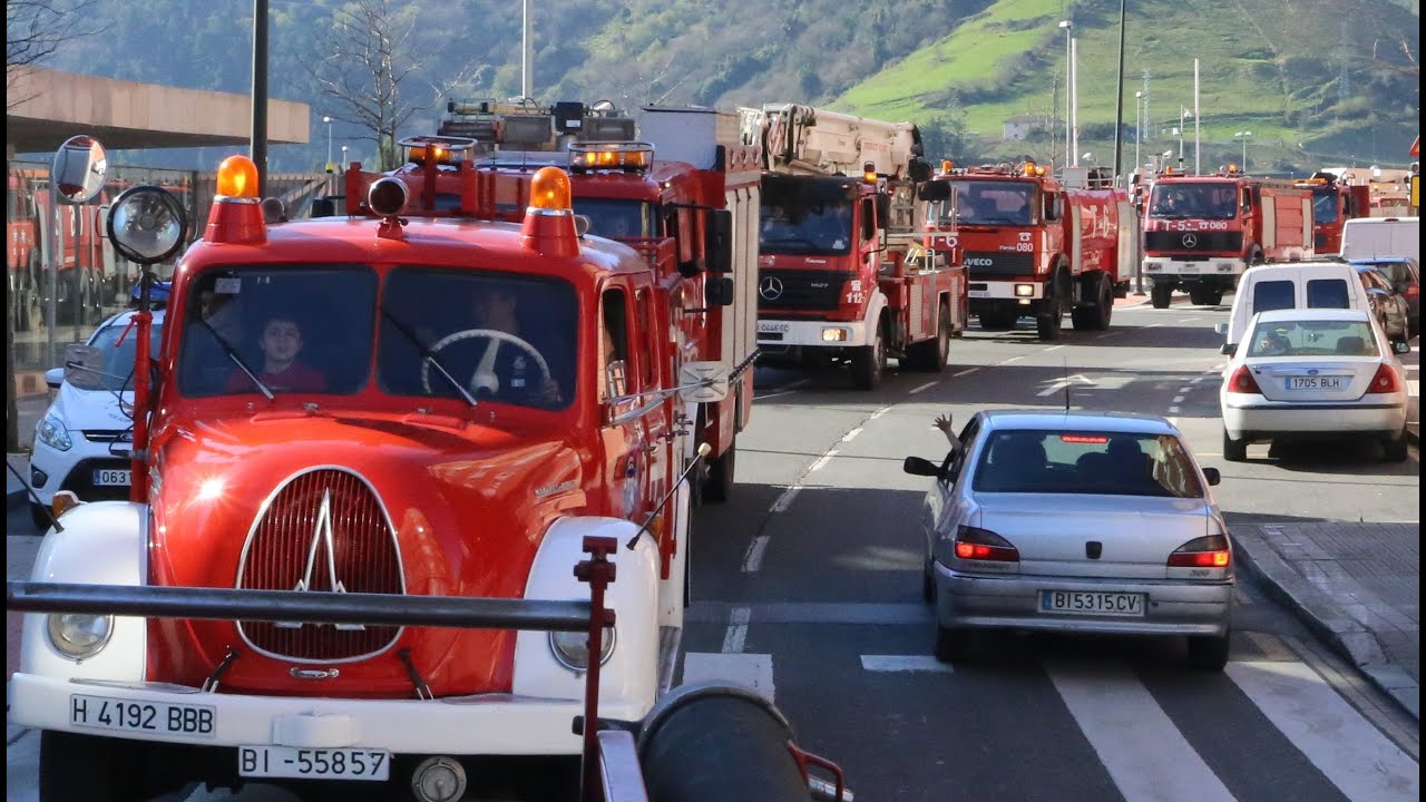 Camiones de bomberos y sus sirenas por Bilbao.