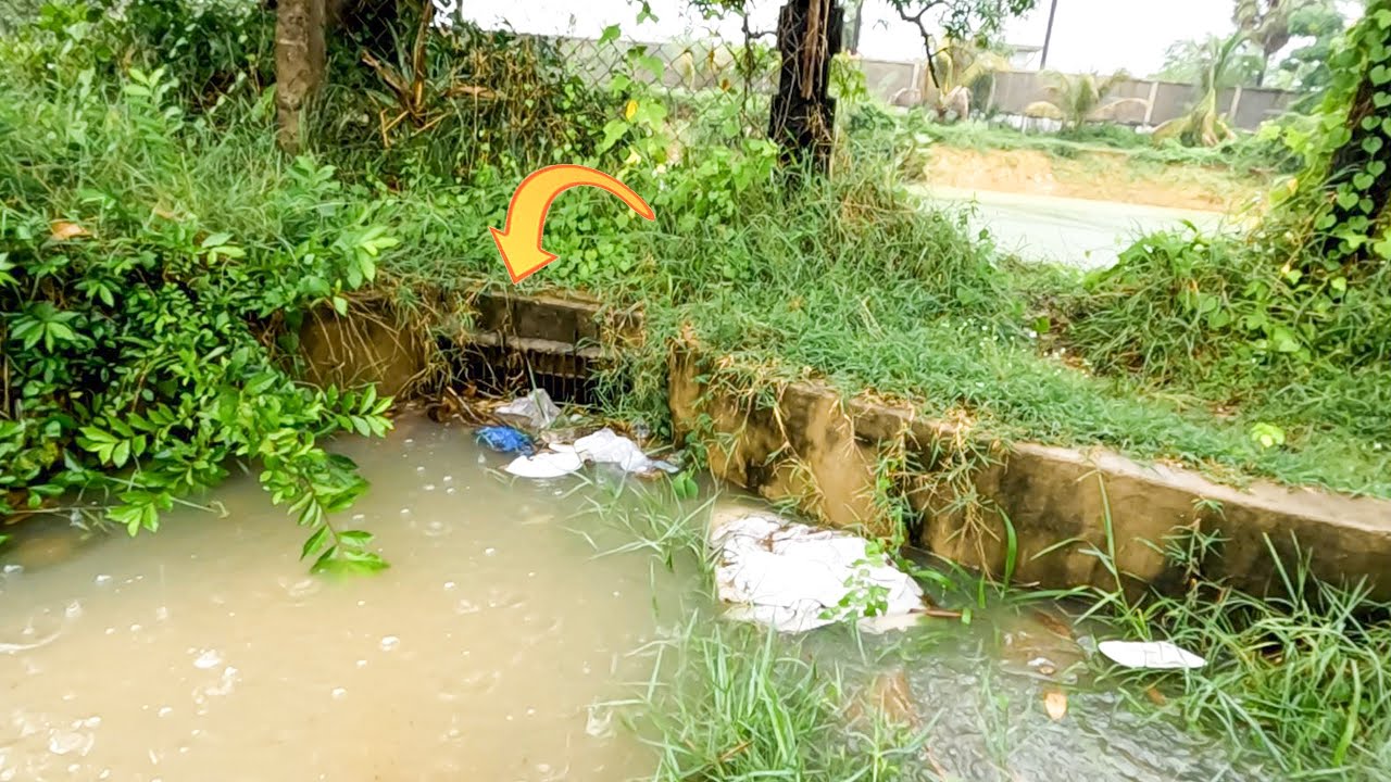 Today Raining!  Blocked Drain And Stuck By Much Rubbish Drain Unclogging
