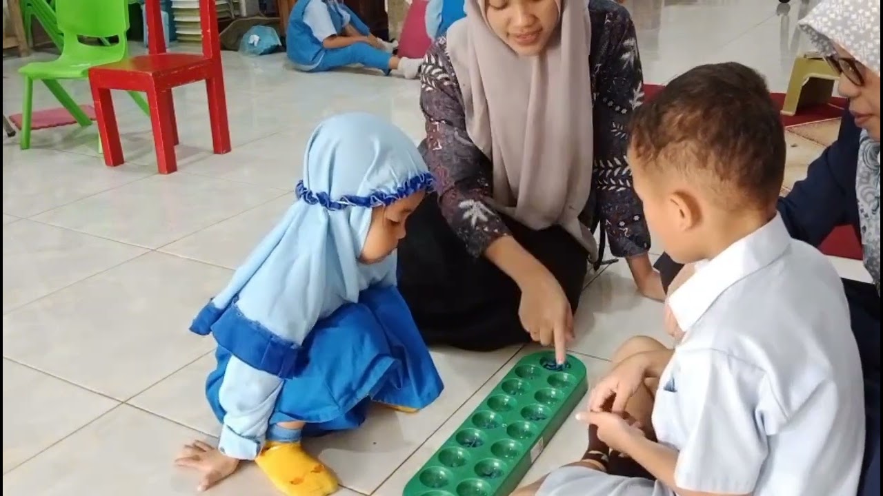 PERMAINAN TRADISIONAL ENGKLEK,.CONGKLAK DAN PERMAINAN KELILING CINA BUTA