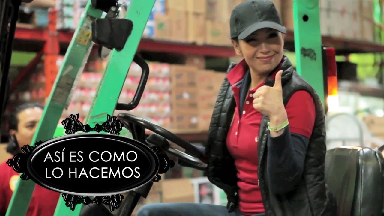 Thalia Trabaja en el Almacén | Así Es Como Lo Hacemos