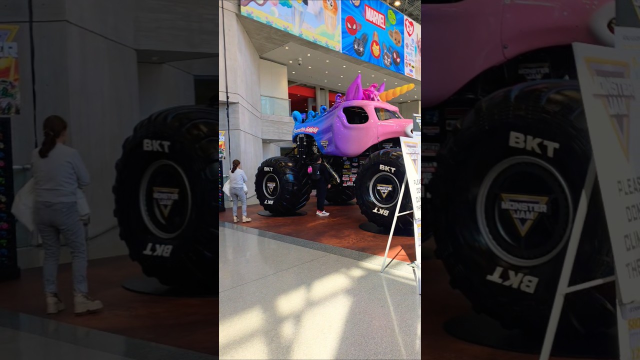 HUGE MONSTER JAM SPARKLE SMASH MONSTER TRUCK AT THE NY TOY FAIR 2025!