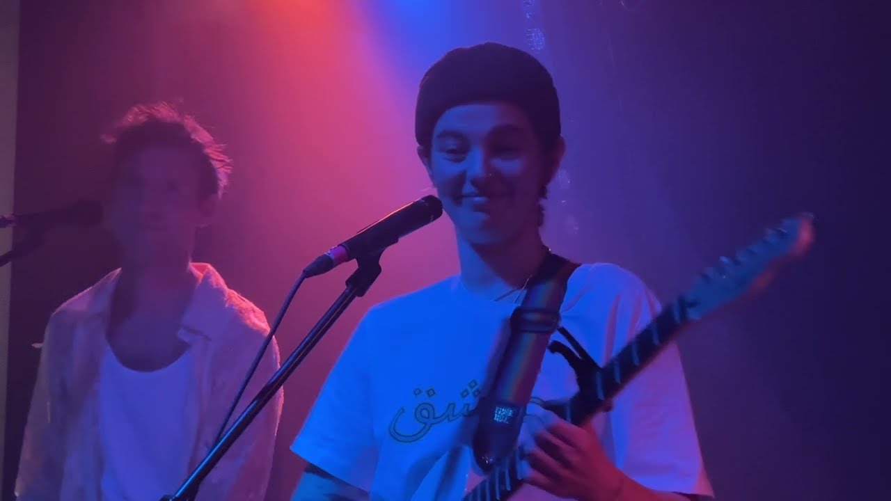 Shitney Beers - Peaches Style - Live @ Hafenklang, Hamburg - 01/2025