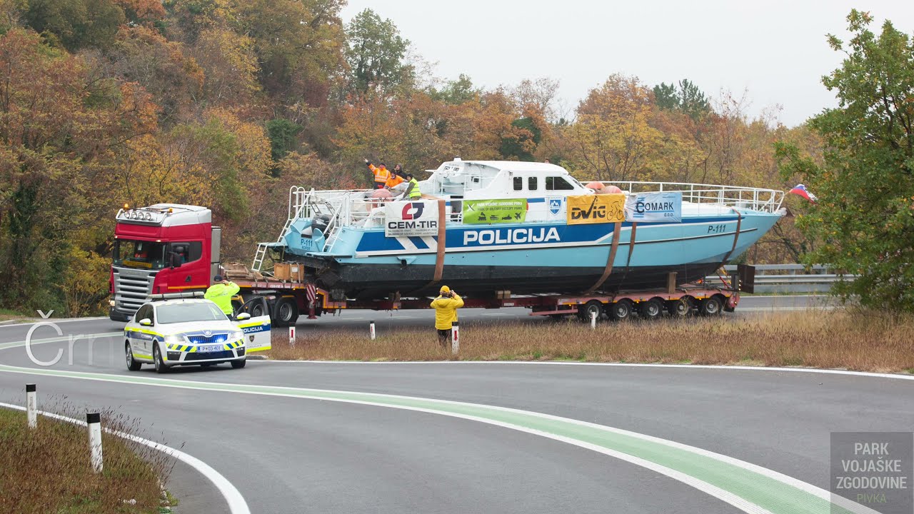 Prevoz policijskega čolna P-111 iz Kopra do Pivke/Transport of Police boat P-111 from Koper to Pivka