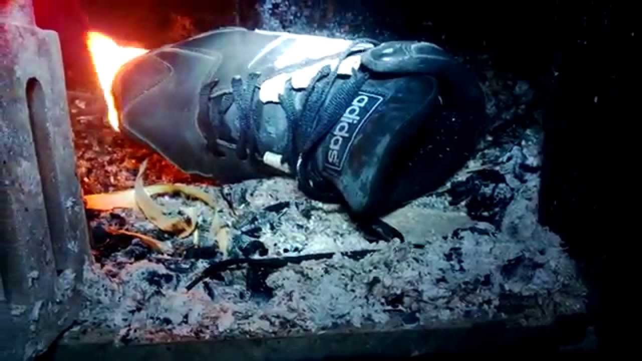 adidas eines freundes brennt