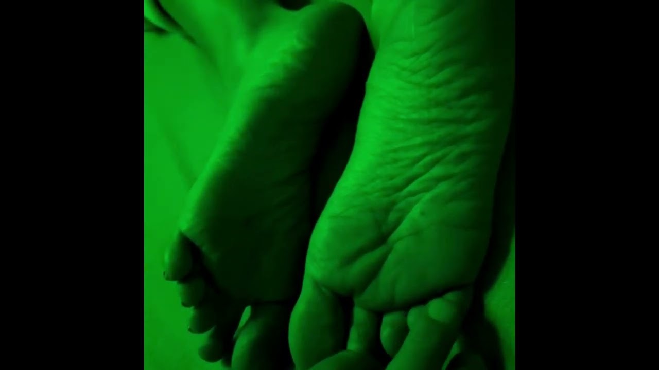 I caress the feet of my goddess✌🏻❤️&zwj;🔥
