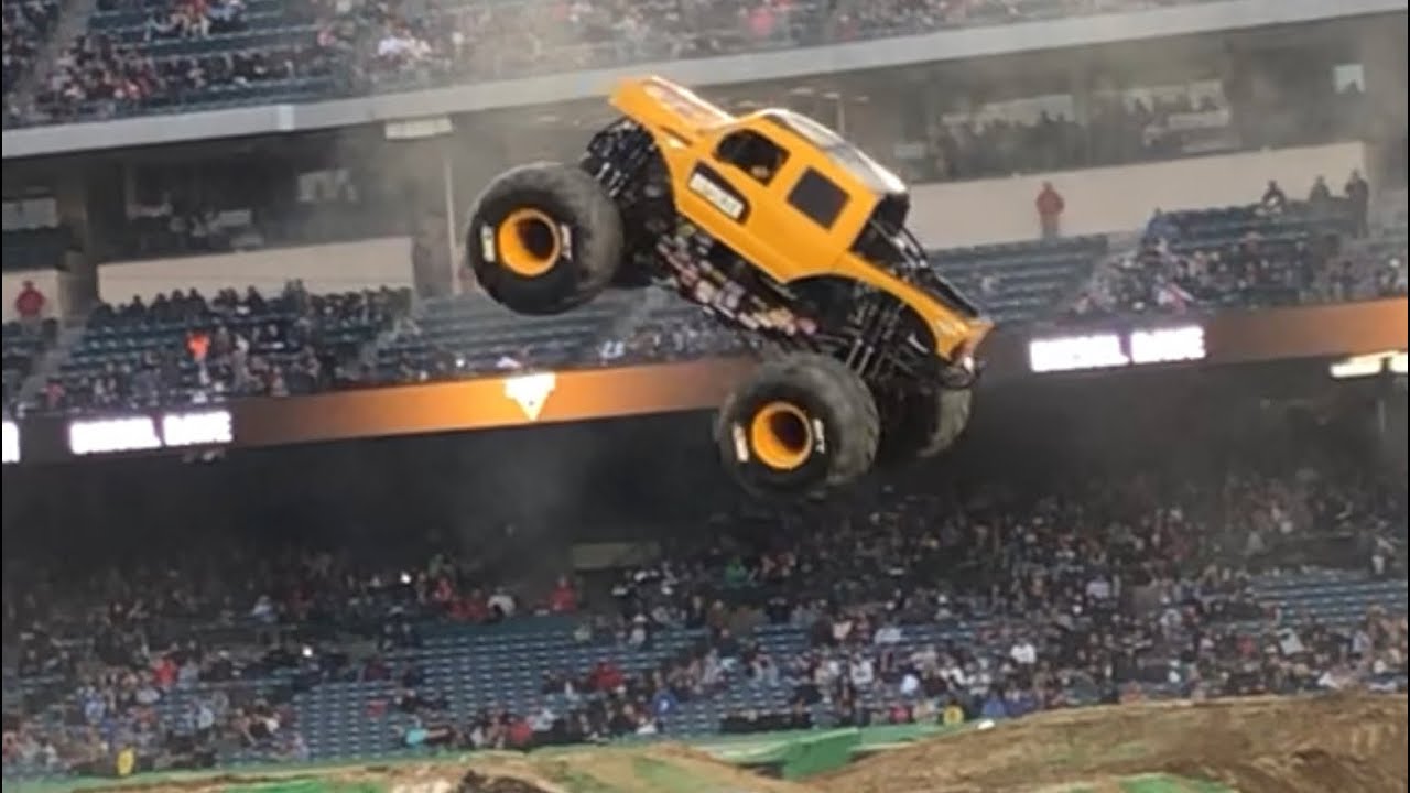 Monster Jam Anaheim 2019 Brodozer (WINNING) Freestyle 02/24/19 ((CONSECUTIVE BACKFLIPS))