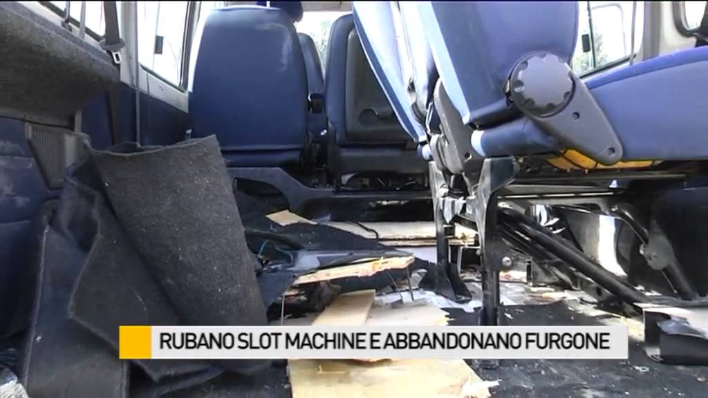 Rubano slot machine e abbandonano il furgone