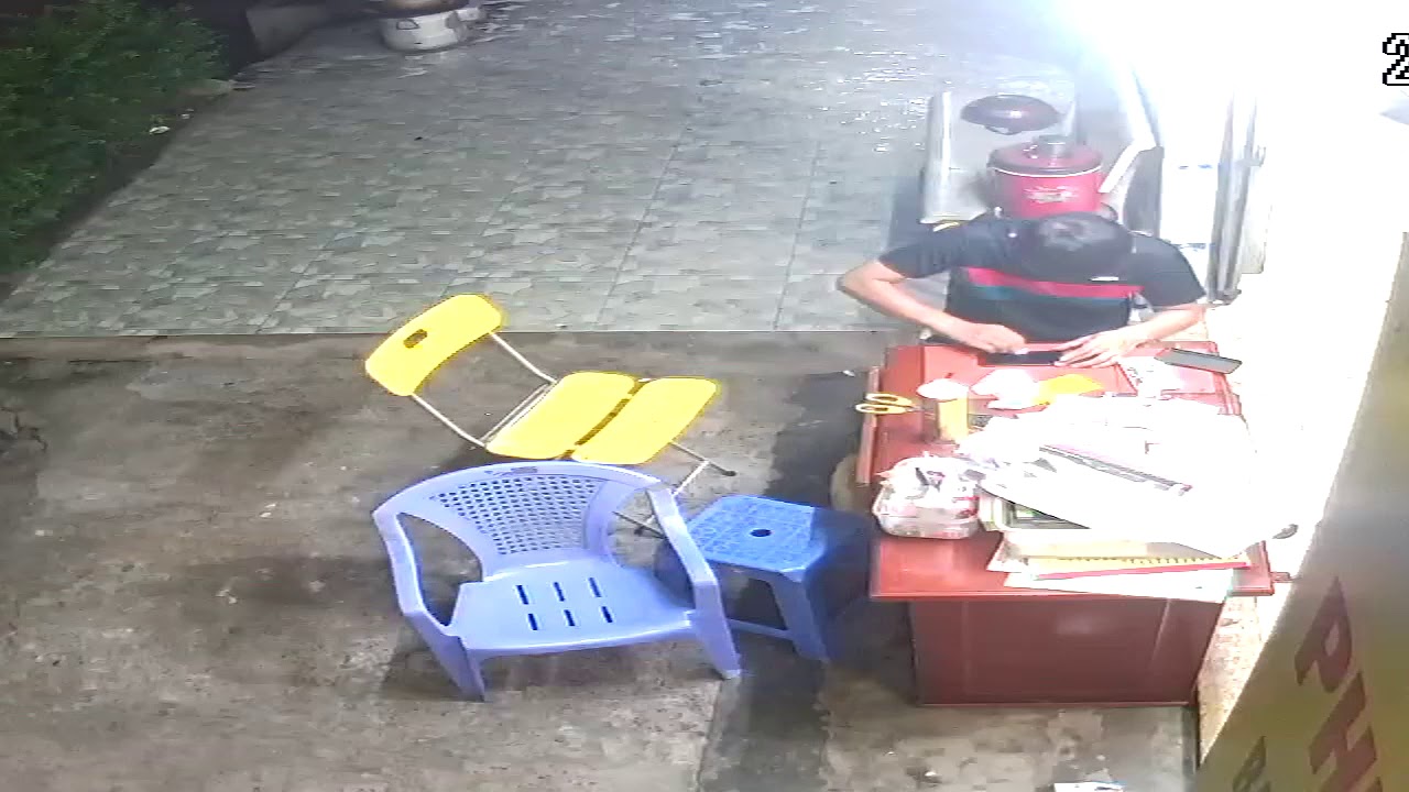 2 trộm điện thoại như chốn kh&ocirc;ng người tại thegioiphukien bi&ecirc;n h&ograve;a, đ&ocirc;ng nai