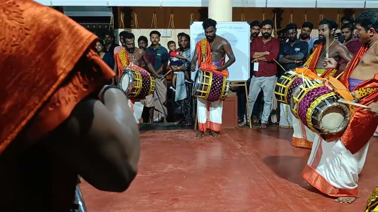 പൊൻ പുലരൊളി പൂ വിതറിയകാളിന്ദിയാടുന്ന വൃന്ദാവനം കണ്ടുവോ...@nadavismayam7455