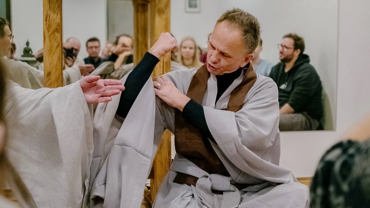 Na czym polega mocna praktyka zen? Czy to tylko siedzenie na poduszce?