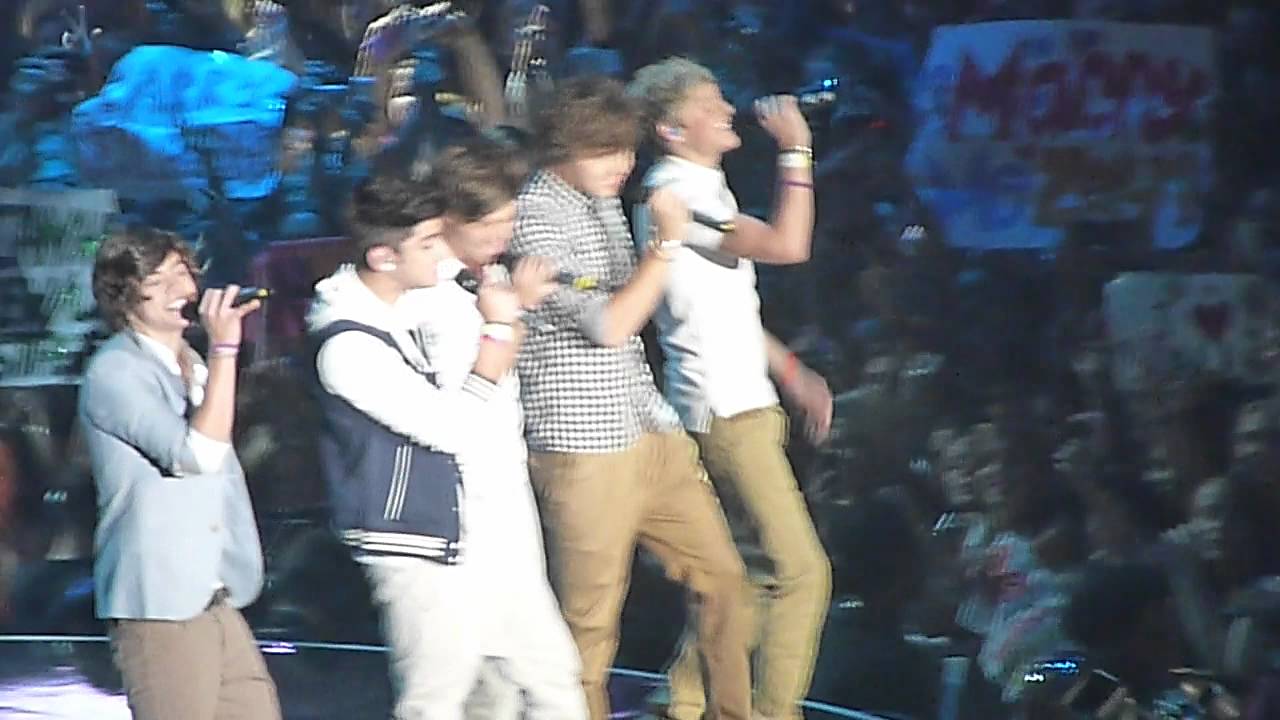 One Direction - What Makes You Beautiful at Teen Awards 2011 (HD)