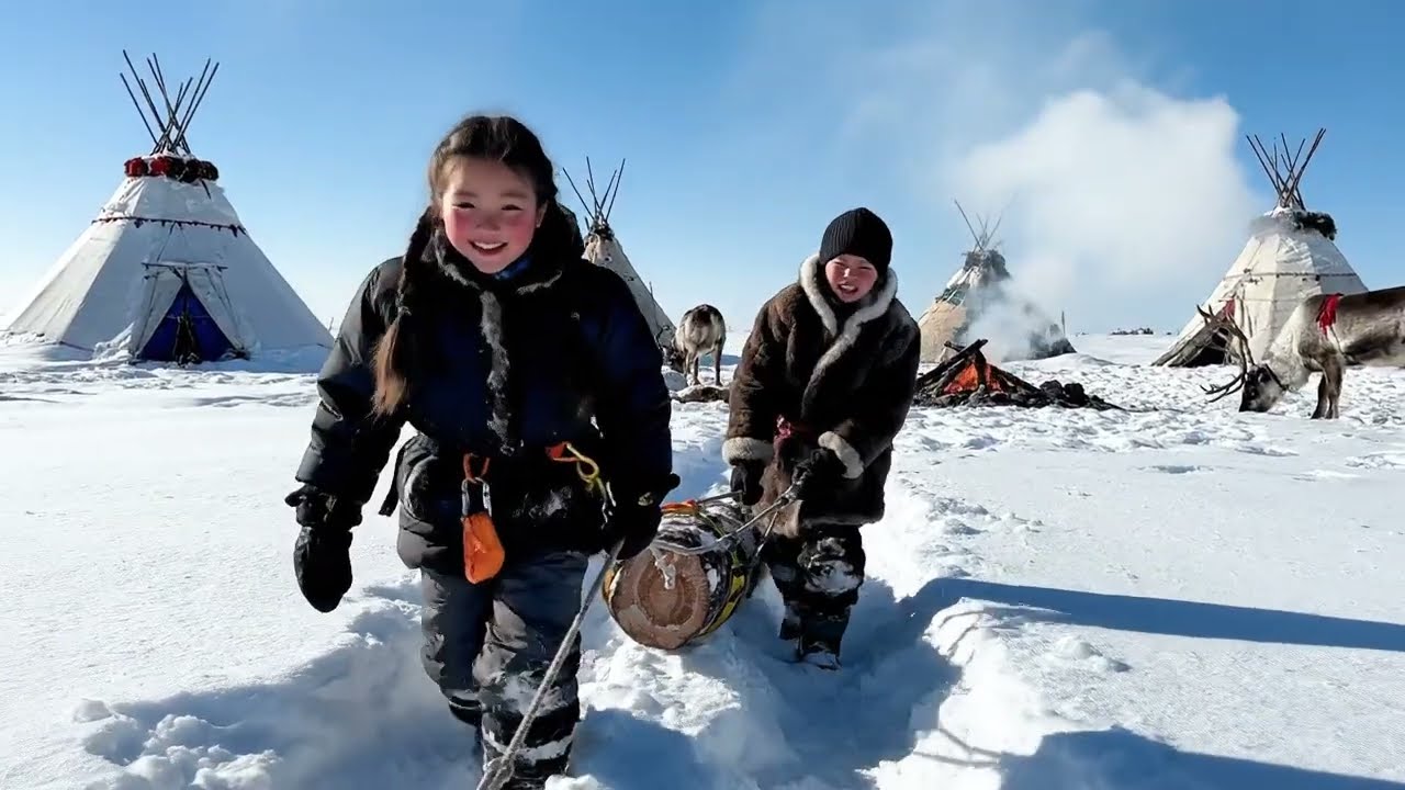 Extreme Winter Survival - 21&deg;C, Catch & Cook Under a Fallen Tree in a Snowstorm