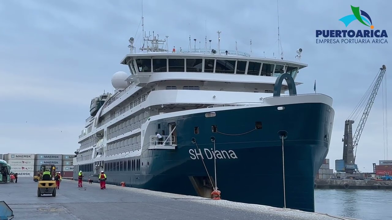 Crucero de expedici&oacute;n polar recal&oacute; en Puerto Arica