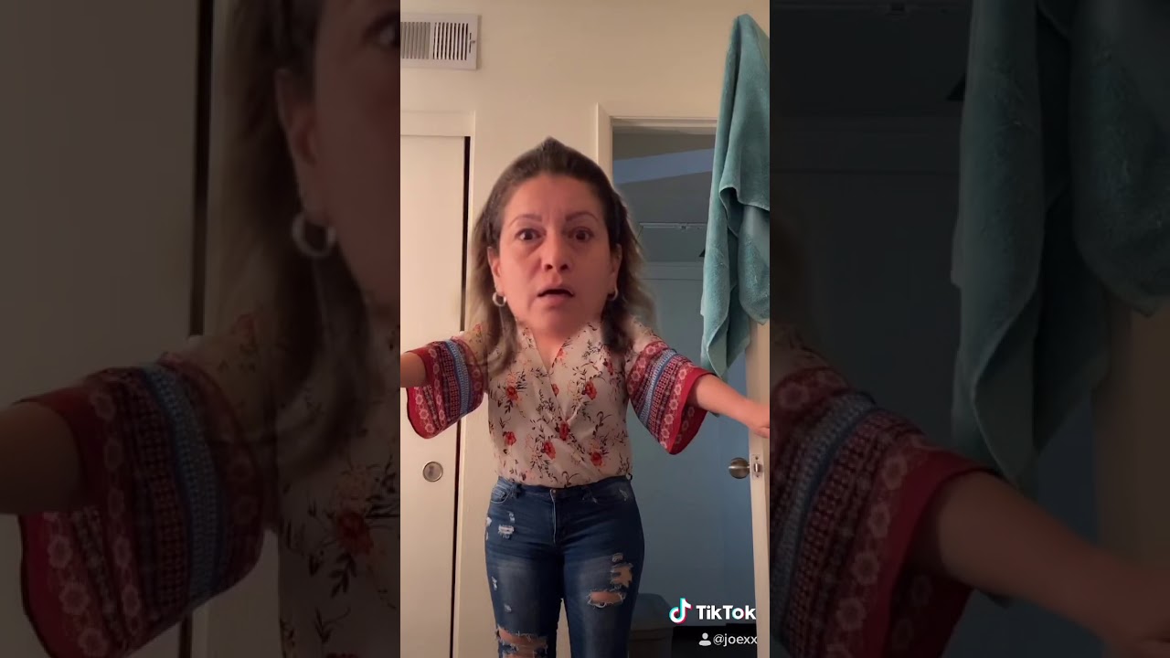 La reacci&oacute;n de mi mam&aacute; al escuchar safaera 😂😂