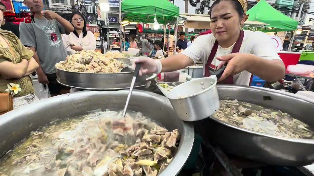เก่งมากคนเดียว⁉️ตักไม่ทันคนรุม ร้านนี้ ให้เยอะ￼ อร่อยด้วยแม่ค้ามือหนัก #ตลาดเซฟวัน
