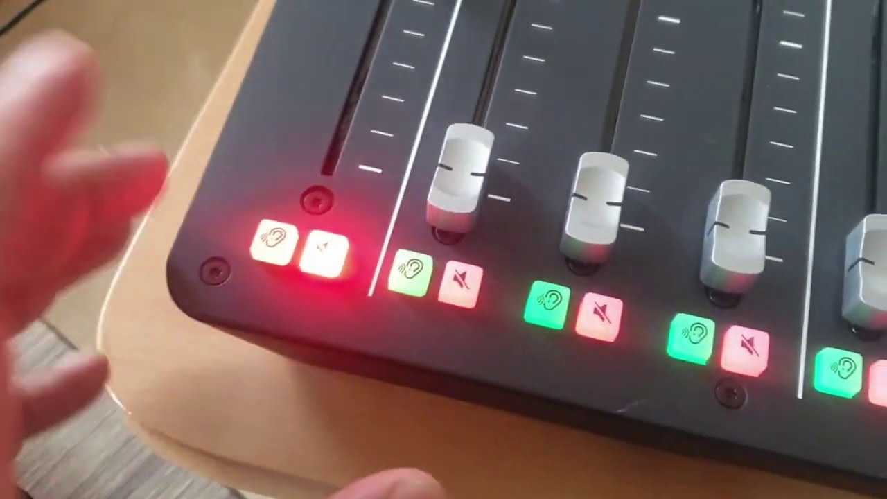 RODECaster Pro unboxing and setting up with WIndows 10