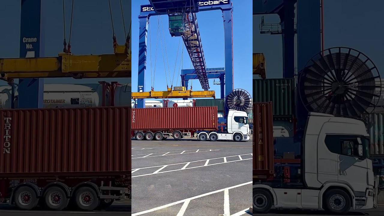 Container port lift off