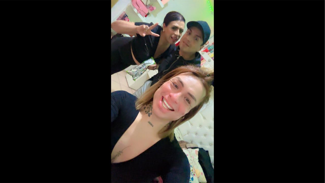 Vámonos con las chicas Regina y Ferretti .￼
