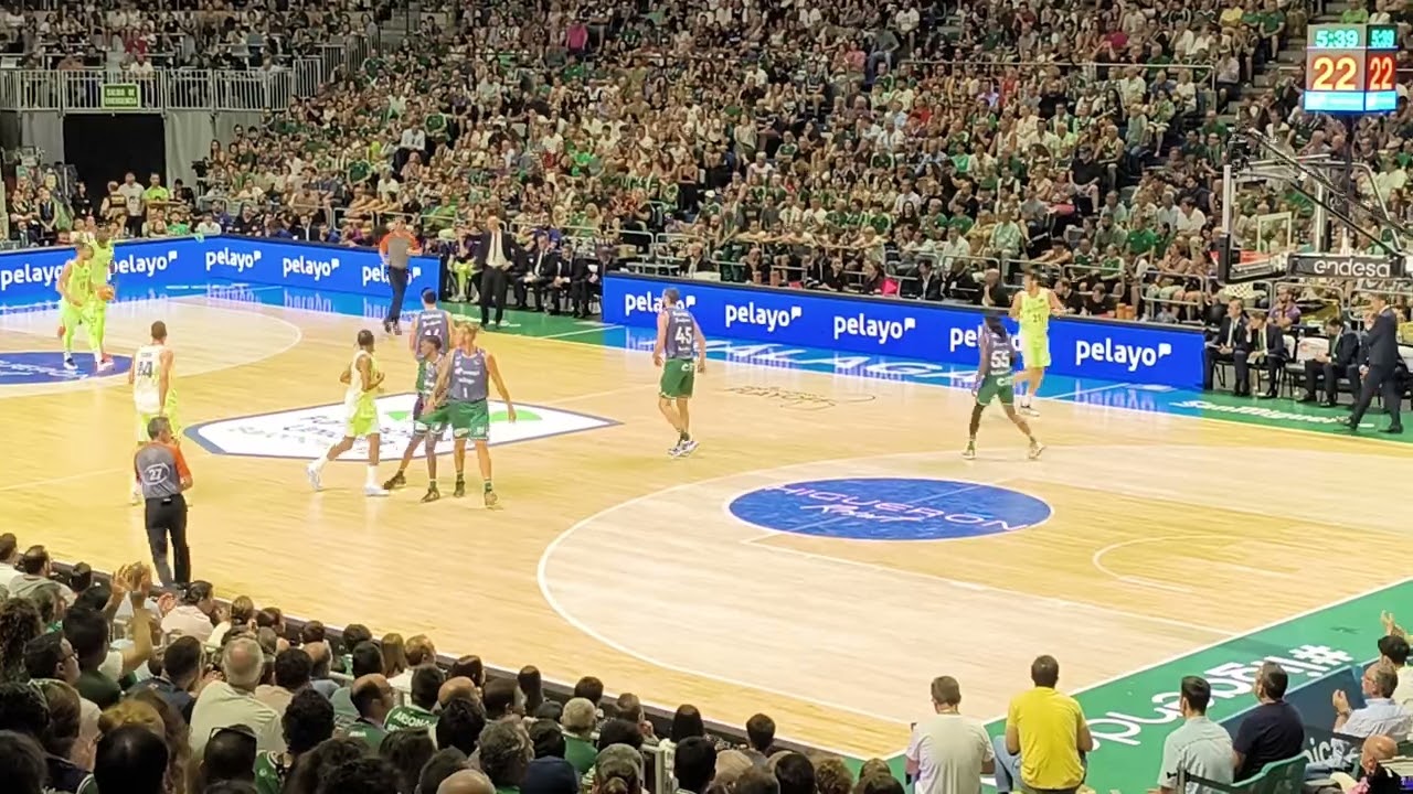 Triplazo de Nihad Djedovic, Club Baloncesto Unicaja de Málaga, al Barça.