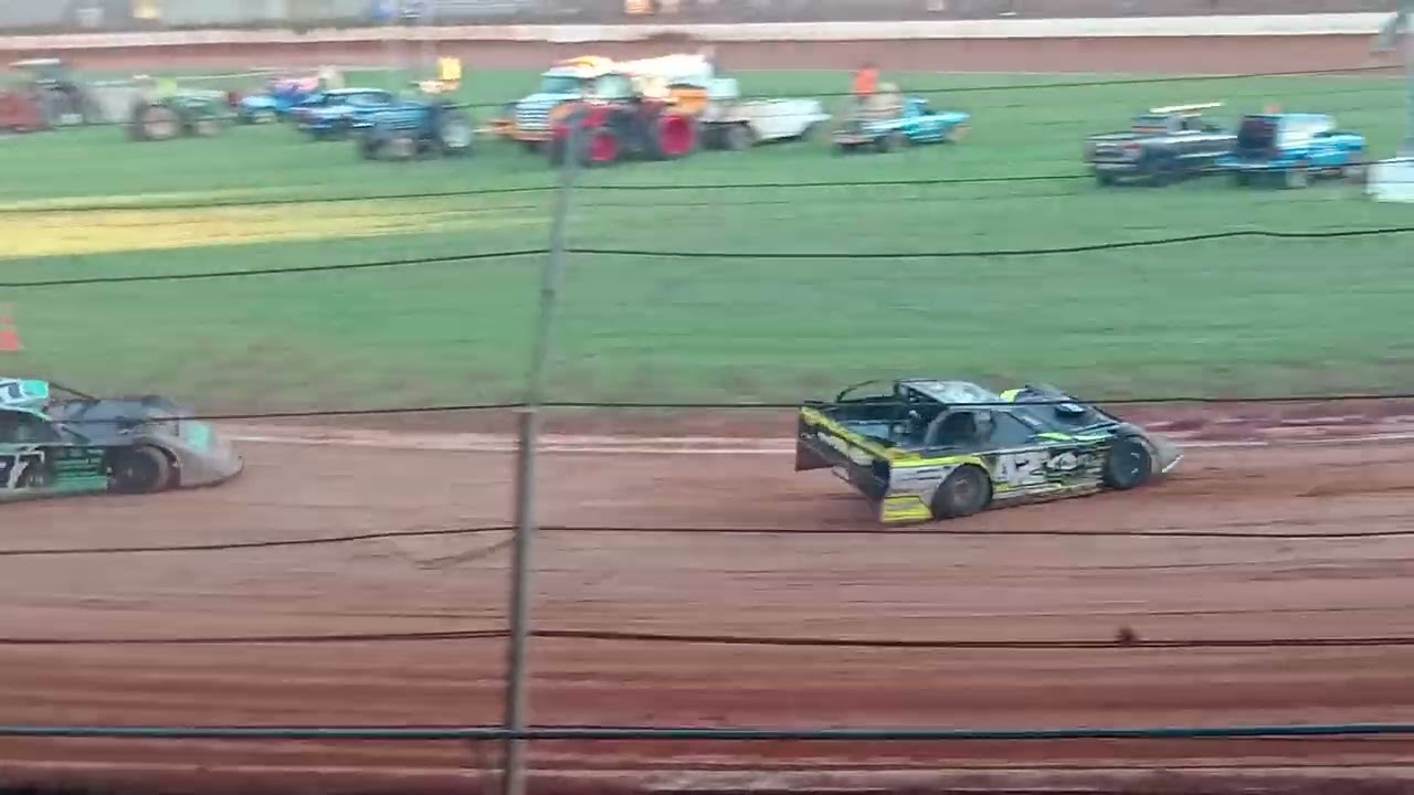 Bay park super saloon