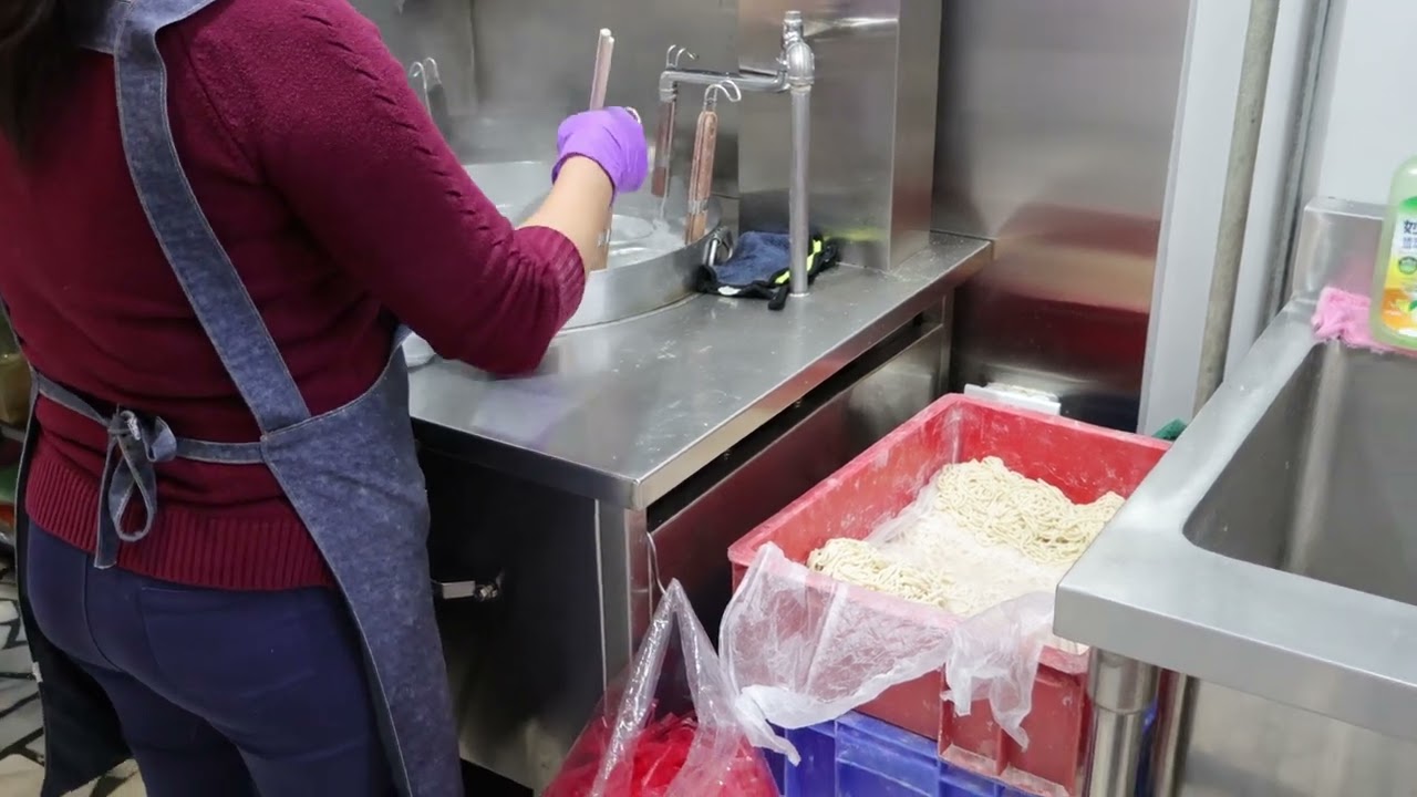 「林口最強牛肉麵」真的這麼厲害？平日中午也大排長龍！老占元拉麵大王  #asiafood #delicious #美食 #牛肉麵 #台灣 #台灣美食 #林口美食 #taiwanfood #linkou