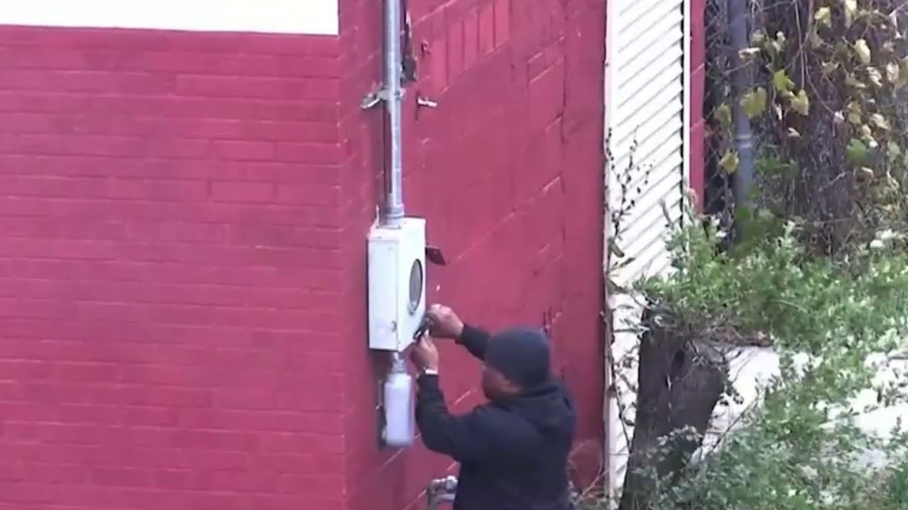 Defenders ride along with Detroit police as they battle energy theft
