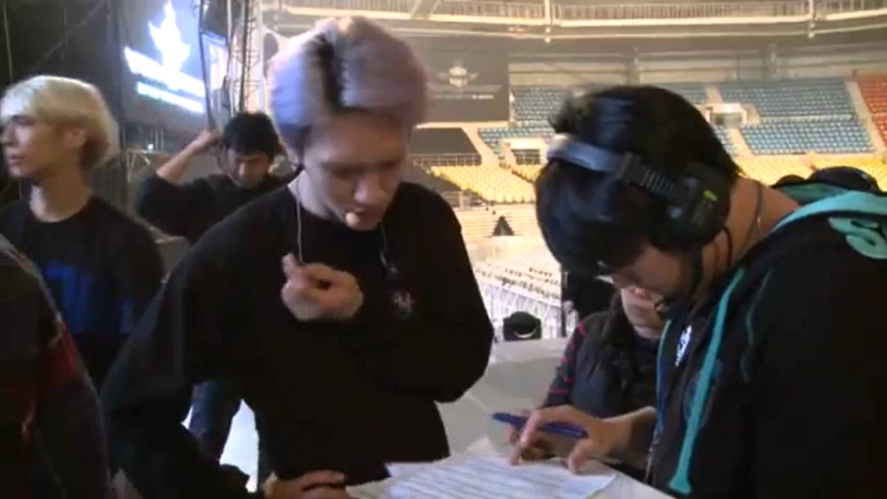 SHINee 샤이니 Dorky Moments ♡ SHINee World lll