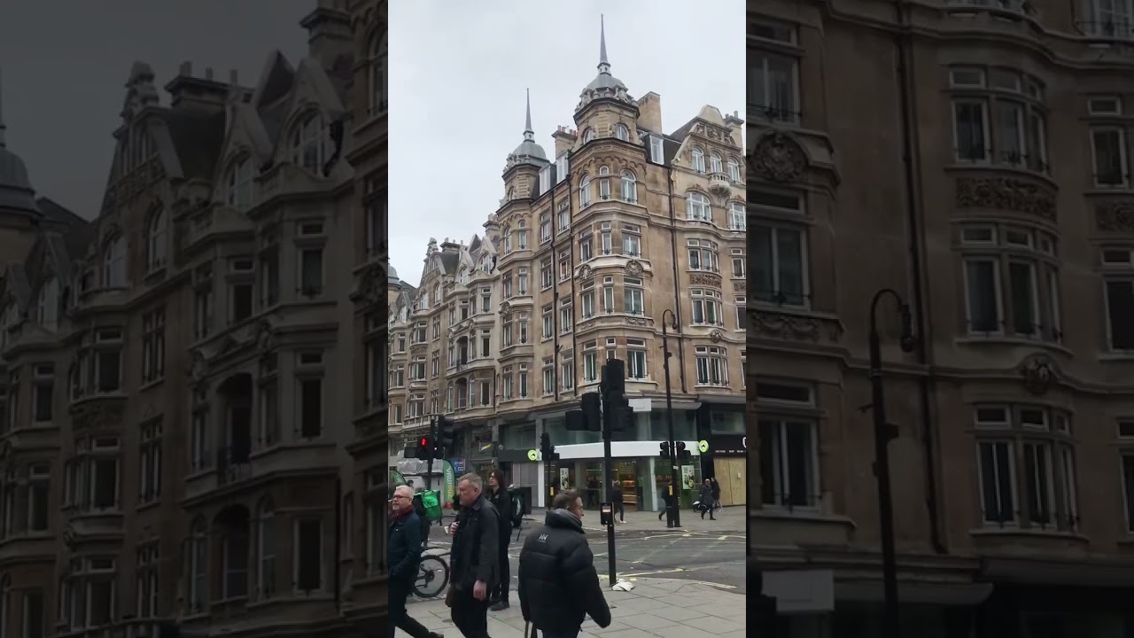 📍Oxford Street.                       @walksandvisits