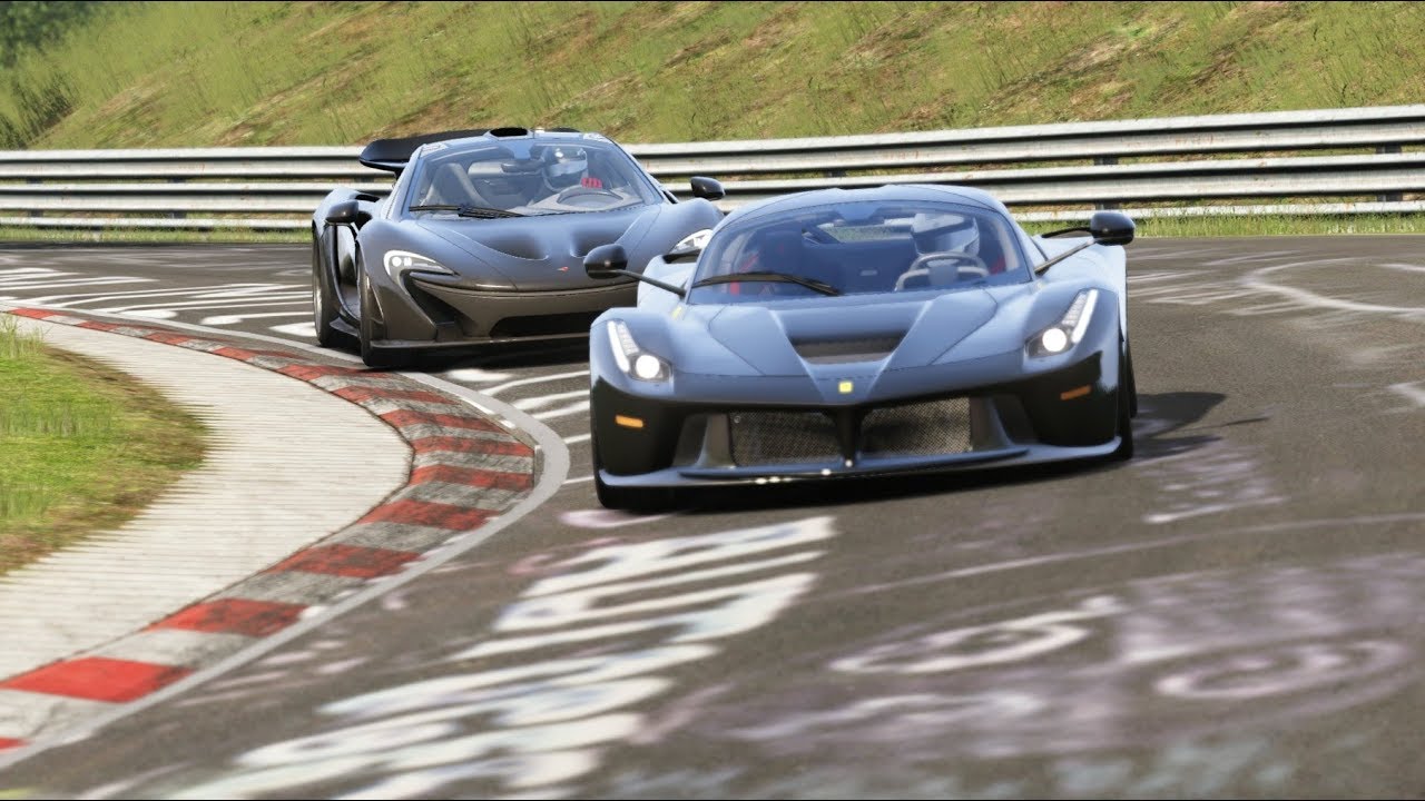 McLaren P1 vs Ferrari LaFerrari at Norschleife