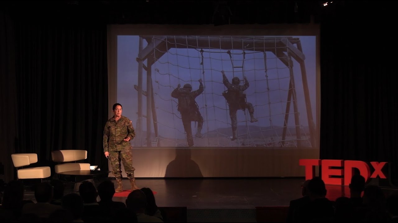 El fortalecimiento psicológico en el Ejército de Tierra | Elena Martín Molina | TEDxUGR