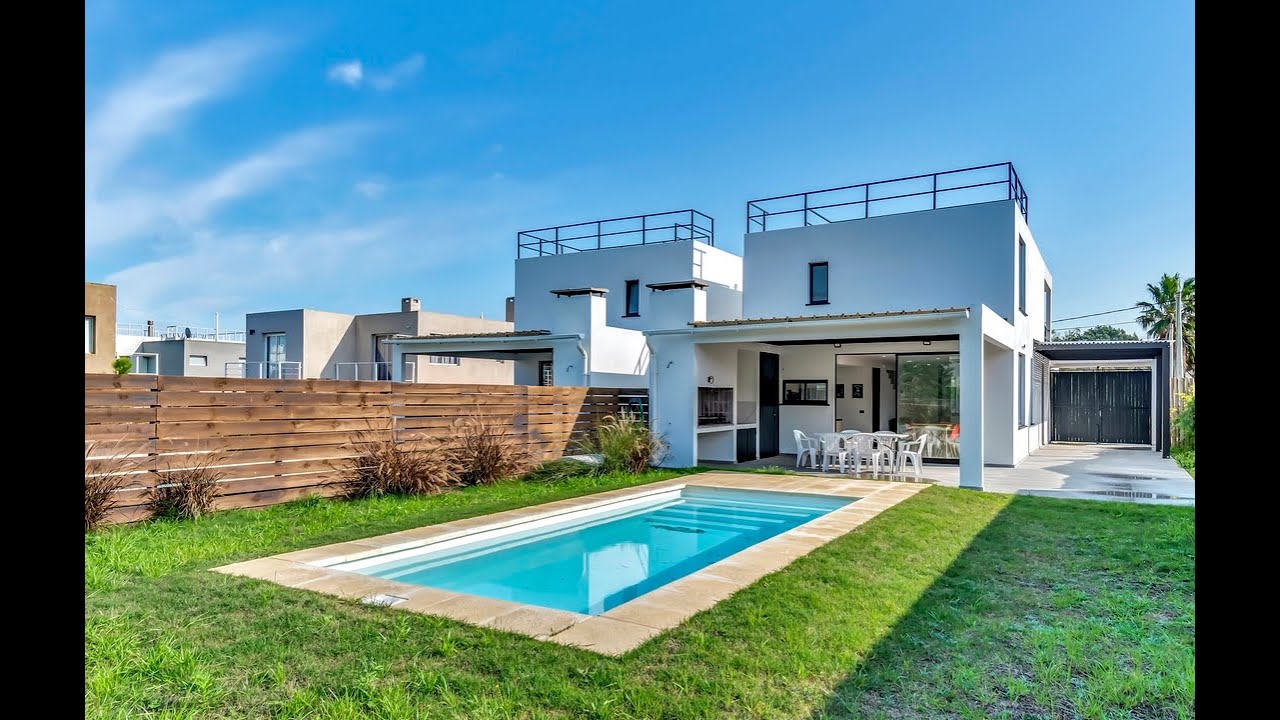 Casa en venta en Piriápolis, Punta Colorada. A media cuadra de la playa. Con Piscina.