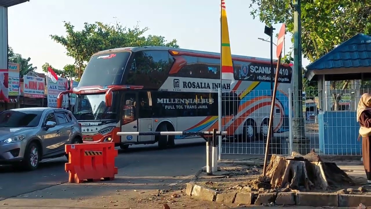 Bus double decker, bus telolet pariwisata di terminal jombor jogja