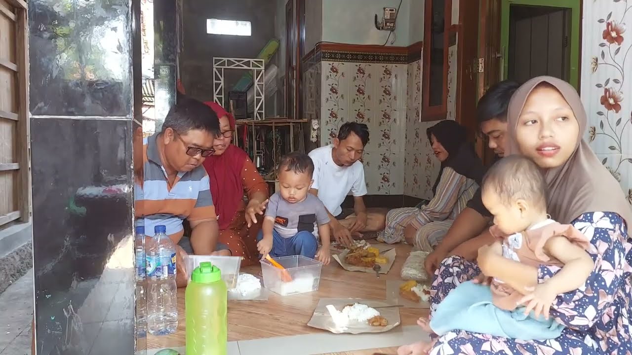 Emak Kangen Makan Bersama Anak Anak..