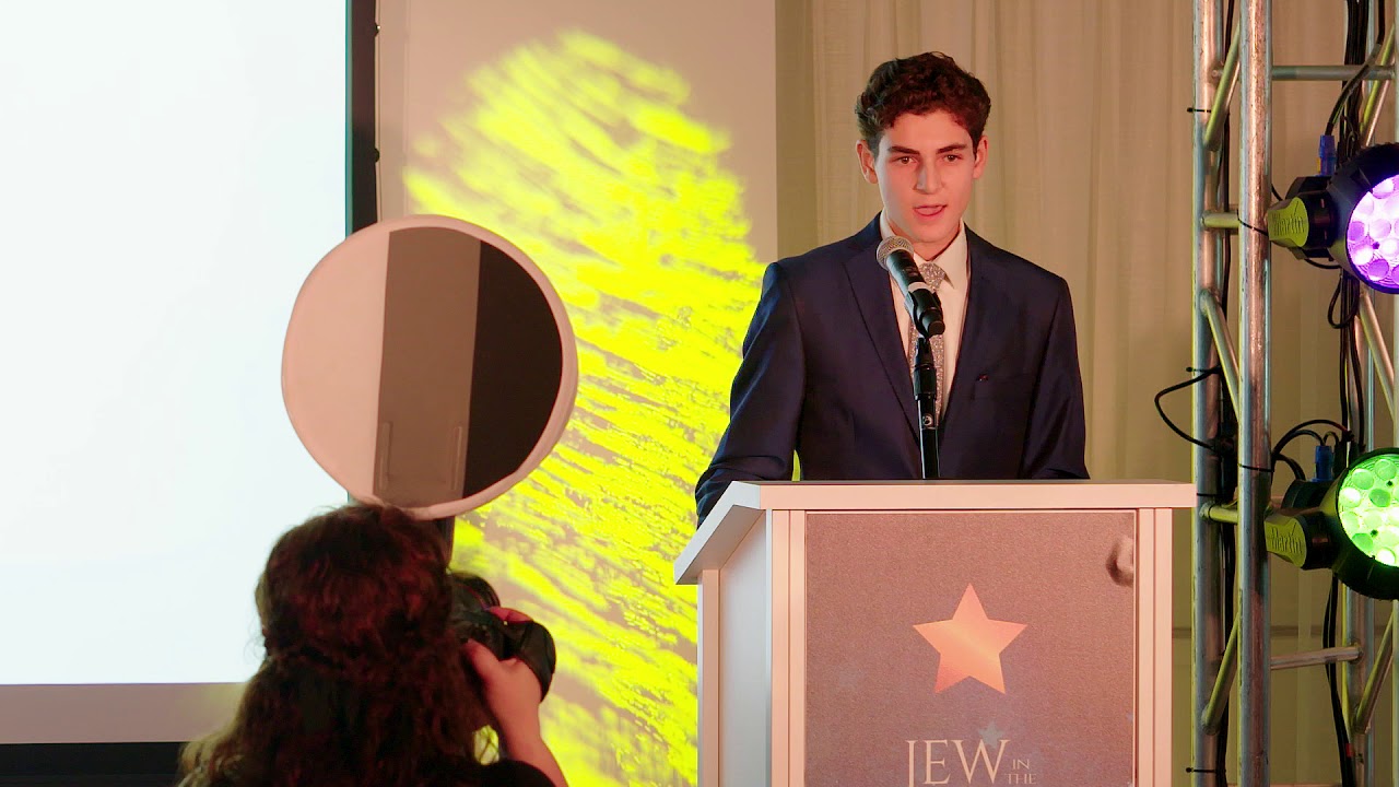 Teen Star of Gotham, David Mazouz, Accepts Orthodox Jewish All Star Award