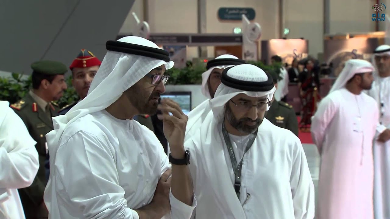 محمد بن زايد يزور فعاليات أسبوع أبوظبي للطيران والفضاء .