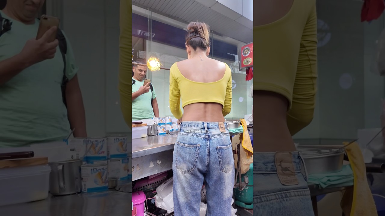 She Selling Banana Pancake in Bangkok -Thai Street Food