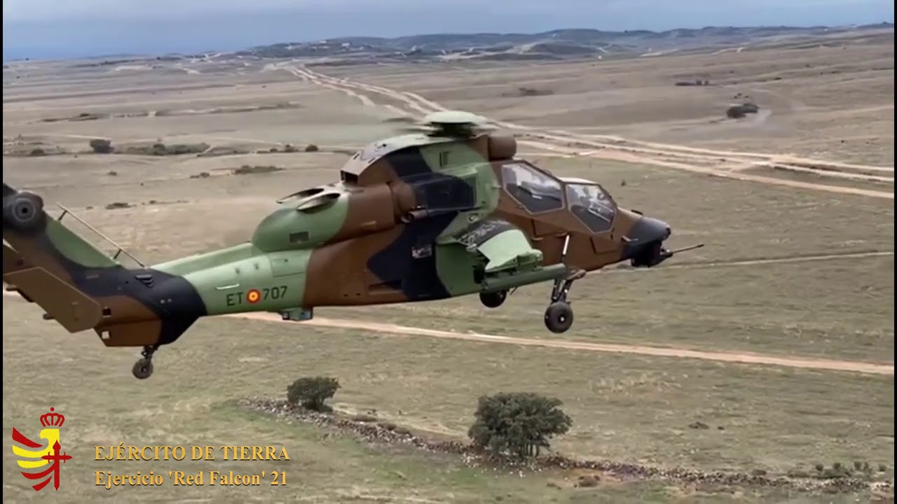 Helic&oacute;ptero Tigre de las Famet realizando disparos con el ca&ntilde;&oacute;n