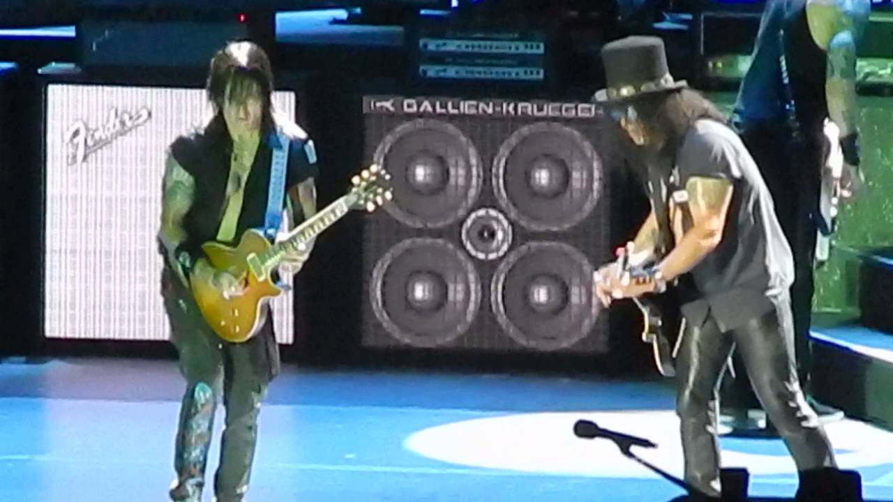 Guns N Roses - Wish You Were Here & Layla (Live 6-29-2016)