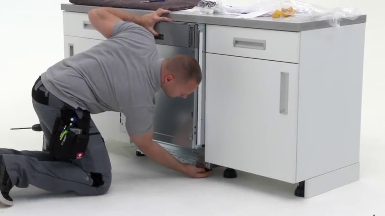Cómo instalar un lavavajillas integrable AEG Electrolux en tu cocina.