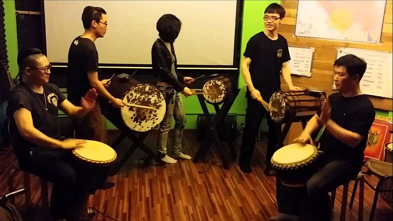 Fiesta djembe club :Fakoli demonstration( salute to Djembe Fola Bolocada)