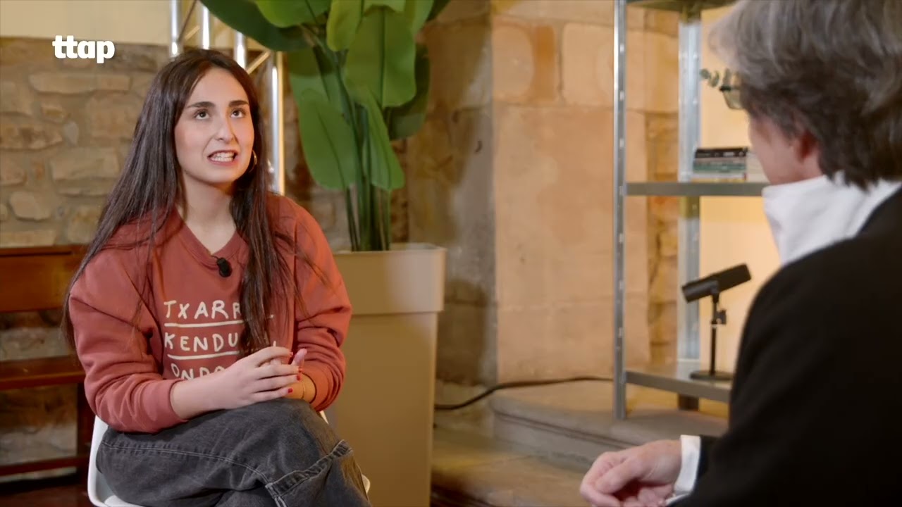 Laura Mintegi eta Sara Uribe-Etxeberria TTAP aldizkarian.