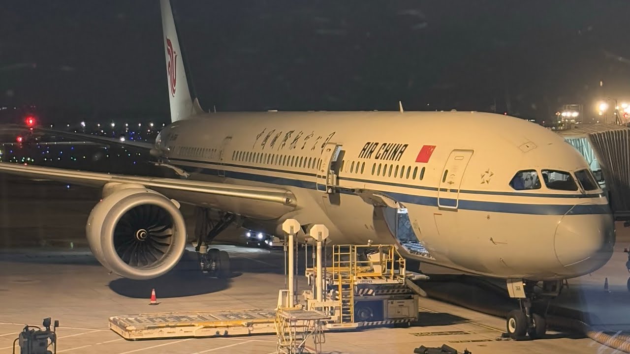 FULL TAKEOFF Air China departing from Beijing | BOEING 787