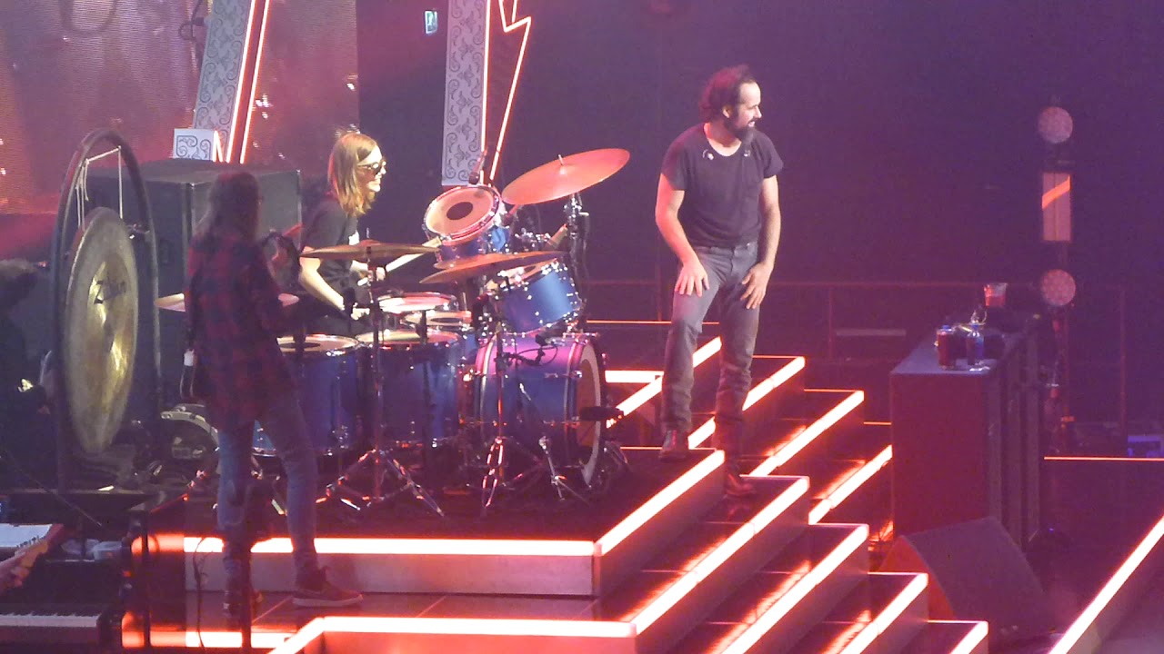 The Killers + Fans on Drums - For Reasons Unknown | Live Ziggo Dome Amsterdam 2018