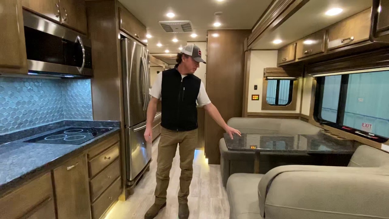 SOLD 2020 Showhauler #1906 1.5 Bath Bunk Bed Coach @ Performance Motorcoaches