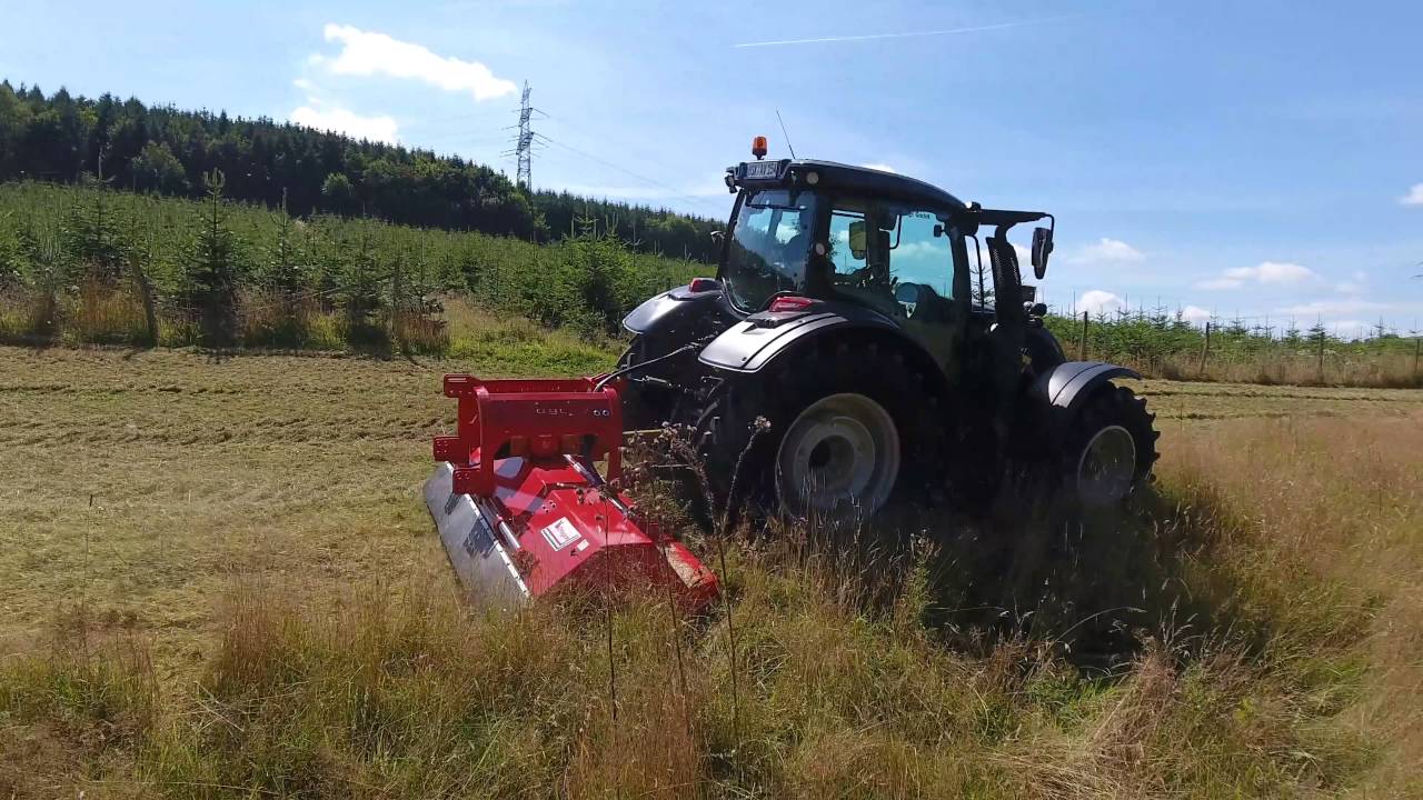 DRAGONE Schlegelmulcher VP Serie 2016 Front- und Heckanbau an Valtra N154 Traktor