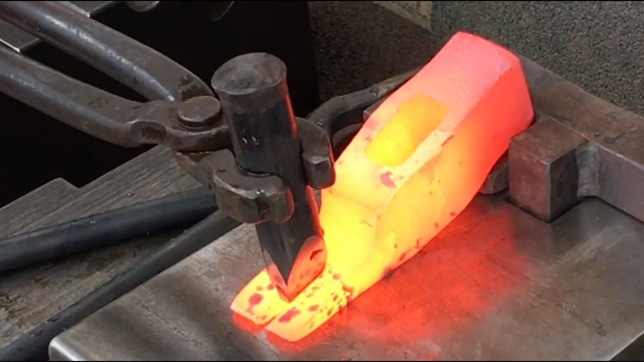 Hand Forged Claw / Carpentry Hammer - GS Tongs