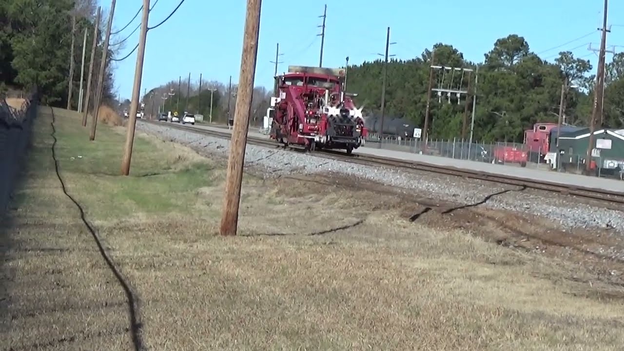 RJ Corman Track equipment on the old Southern V Line 11 19 25 near Dosheno. The Pickens upgrades.