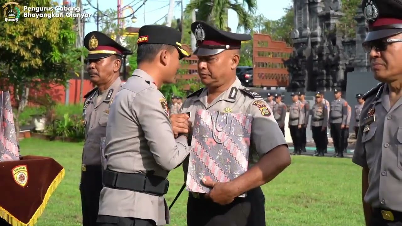 Bhayangkari Cabang Gianyar Telah Mengikuti Upacara Kenaikan Pangkat Pengabdian&Pelepasan Purnabhakti