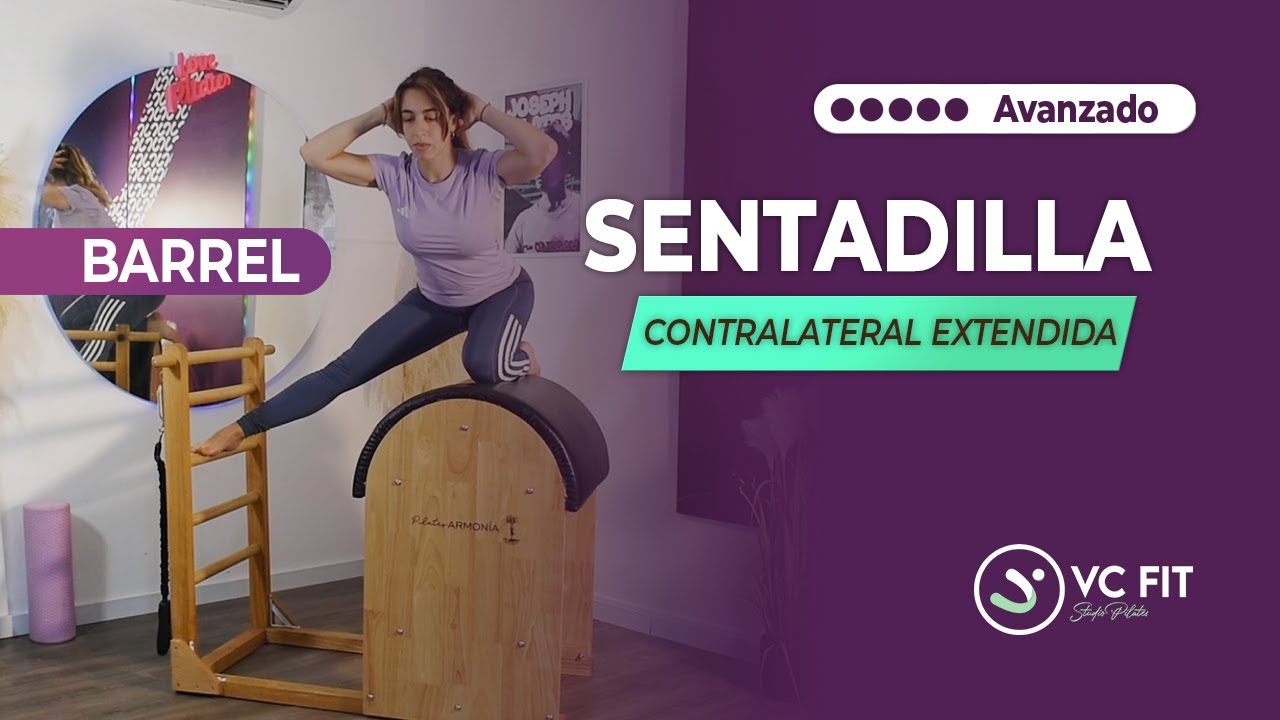 Pilates Barrel – Sentadilla con pierna contralateral extendida | VC Fit Studio Pilates